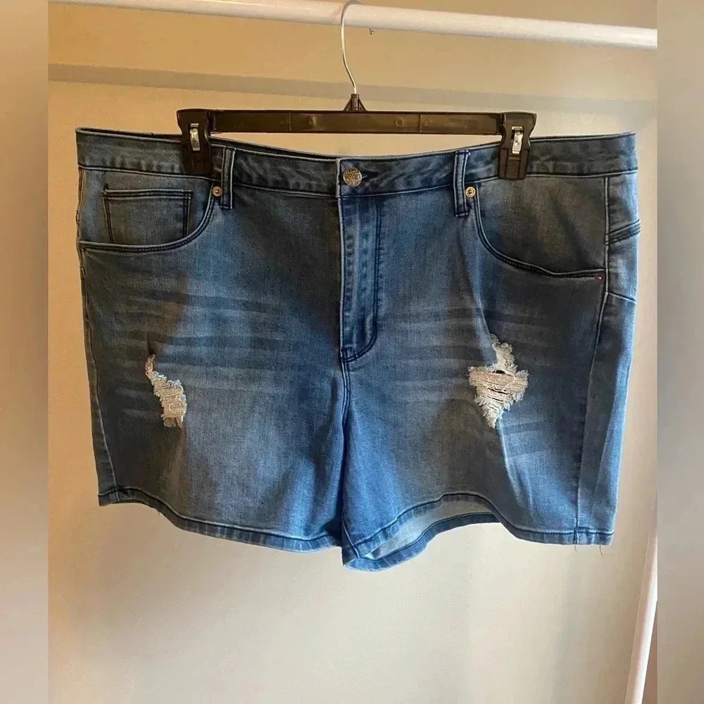 Hybrid & Company denim shorts